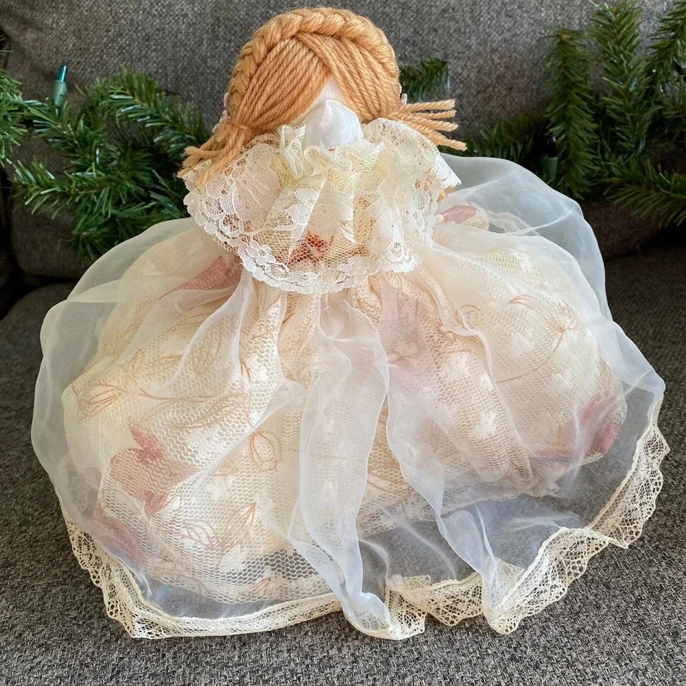 Doll Tissue Holder‎